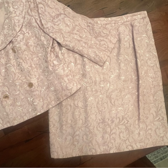 Neiman Marcus Blush Pink Brocade Double-Breasted Jacket and Skirt Set - Picture 2 of 8